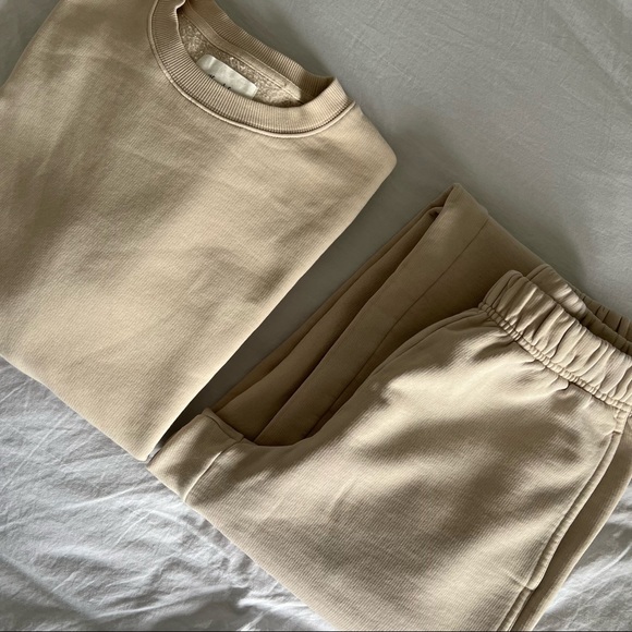 ‼️SOLD‼️ Aritzia Set - Picture 1 of 3